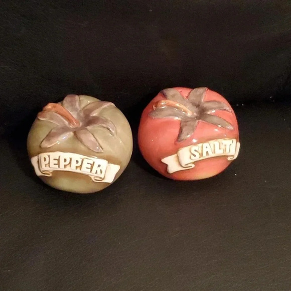 Tomato salt and pepper shakers - Picture 1 of 4